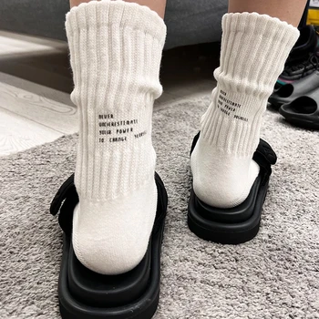 Για άνδρες Vintage Επιστολή Μέσο Κάλτσες Σωλήνων Ιαπωνική Στερεά Συμπυκνωμένη Αθλητικές Κάλτσες Πλεκτό Βελόνα Πετσέτα Μαύρο Λευκό Κάλτσες Γυναικών