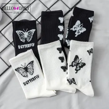 Το 2023 Σχεδιαστής Πεταλούδα Κάλτσες Μέσο Σωλήνα Κάλτσες την Άνοιξη και το Καλοκαίρι Λεπτό Fashion Street Trend Μαύρο και Άσπρο Στοιβάζονται Κάλτσες
